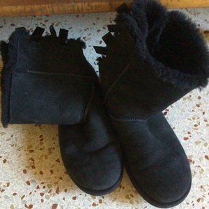 UGG BAILEY BOW BLACK SHORT BOOTS! EUC! SIZE 7